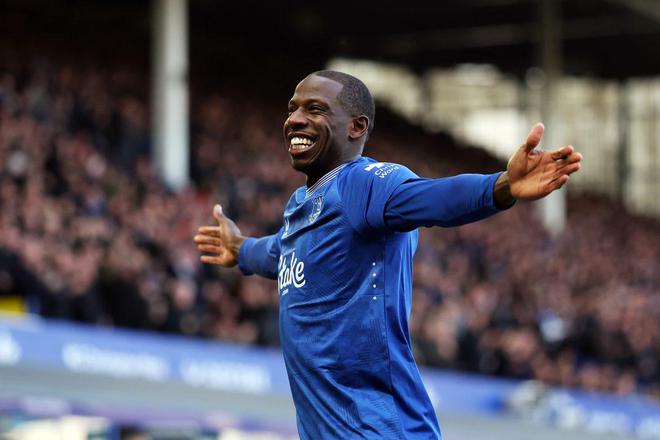 法媒：杜庫(kù)雷收到利雅得青年人400萬(wàn)美元年薪報(bào)價(jià)，仍保持觀望