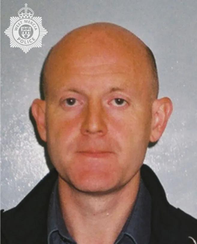 英媒：前英超裁判因?qū)σ幻泻嵤┬郧郑慌刑?年監(jiān)禁