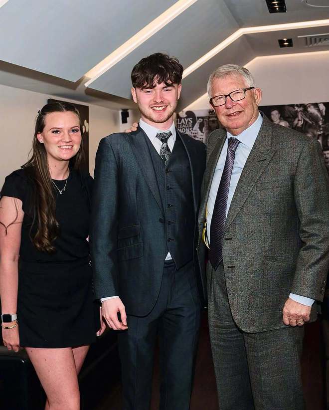 榮譽(yù)時(shí)刻，弗格森爵士親自接見曼聯(lián)基金會(huì)獎(jiǎng)學(xué)金獲得者