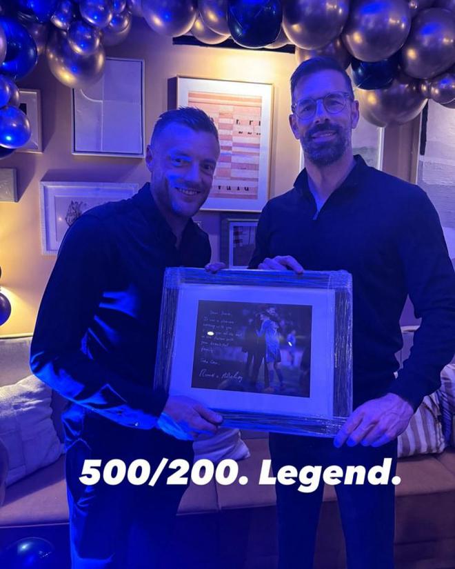 范尼社媒曬與瓦爾迪合照：500場/200球，傳奇！