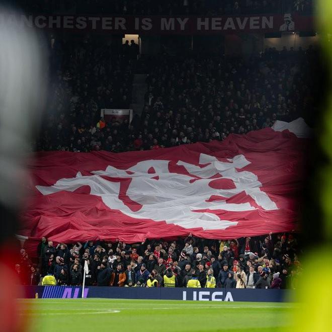 曼聯官方：將在歐聯杯決賽前展示新的“沖浪”橫幅