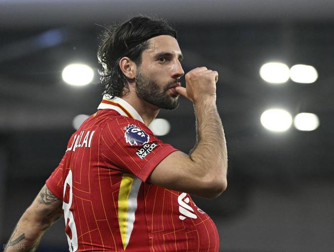 斯洛特被驚到雙手抱頭：索博斯洛伊飆神仙球，現場視角，太絲滑了