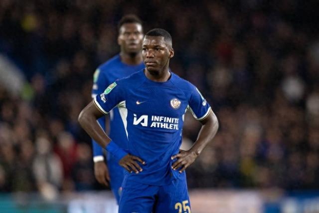 郵報：凱塞多原本想帶藍色面具出戰曼聯，但被告知最好戴黑色面具