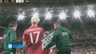 曼聯連換兩人，加納喬、齊爾克澤換下霍伊倫、芒特