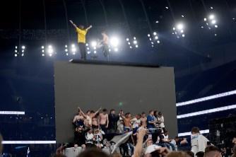 太陽報：熱刺的球迷在球隊贏得歐聯杯冠軍之后沖入球場進行慶祝