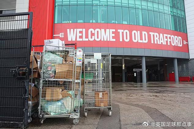 鼠鼠卷土重來！郵報：曼聯主場包廂內發現老鼠糞便，衛生評級再跌