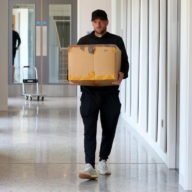 打工人最熟一幕，范尼：瓦爾迪回俱樂部向工作人員表達了感謝