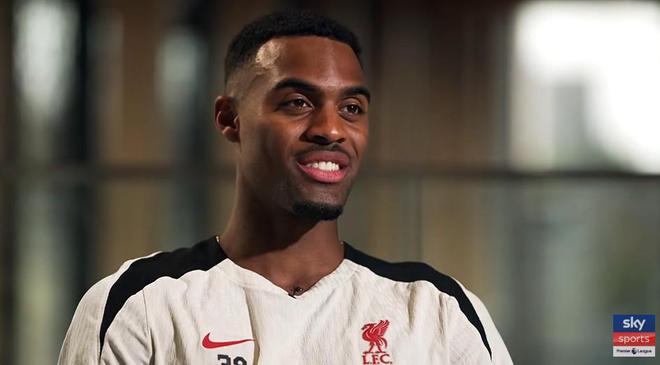 赫拉芬貝赫：踢6號位初衷是擠進首發；場上經常聽范戴克指揮