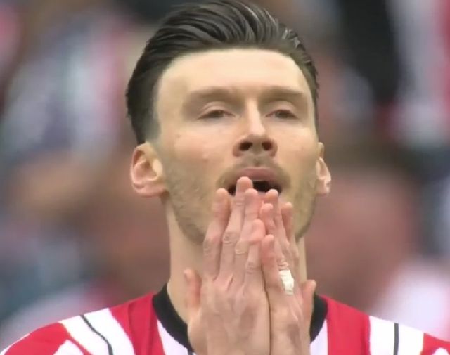 一場(chǎng)2-1！讓桑德蘭升回英超：謝菲聯(lián)遭絕殺無(wú)緣升級(jí)，痛失2.2億鎊