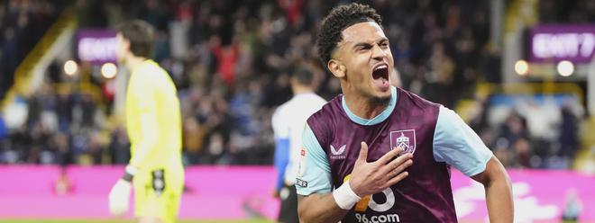 官方：伯恩利買斷葡體邊鋒愛德華茲，雙方簽約四年