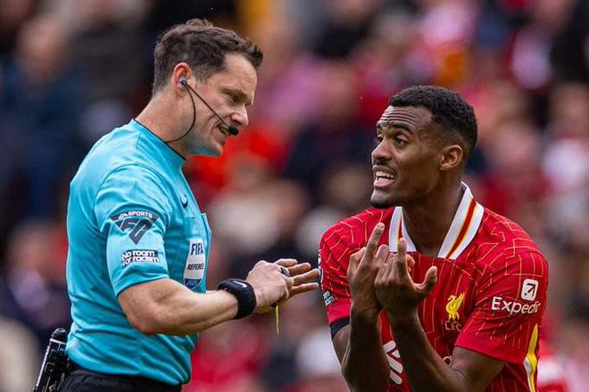 郵報：收官戰染紅的赫拉芬貝赫將因停賽缺席下賽季英超揭幕戰