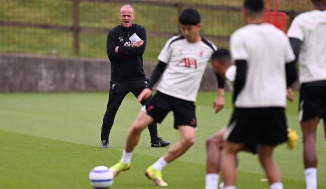 利物浦助教胡爾紹夫：你在輸球時仍然堅持進攻足球，沒人會責怪你