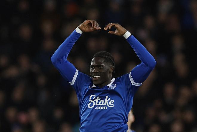 身價5000萬！回聲報：新月想簽維拉中場奧納納，埃弗頓有10%分成