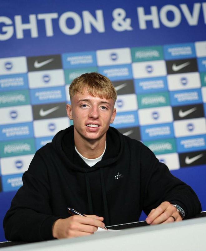 官方：布萊頓簽下桑德蘭前鋒湯姆-沃森，雙方簽約至2029年