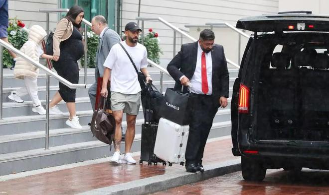 曼晚：庫尼亞被拍到出現(xiàn)在曼市酒店，經(jīng)紀(jì)人已和曼聯(lián)高層用餐