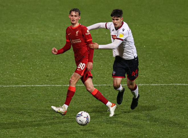 莫頓：斯洛特讓我按照我喜歡的方式踢球，我認為我在比賽中做到了