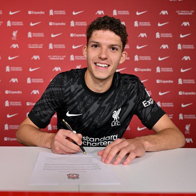 官方：利物浦簽下20歲匈牙利門將佩奇；據悉轉會費150萬鎊