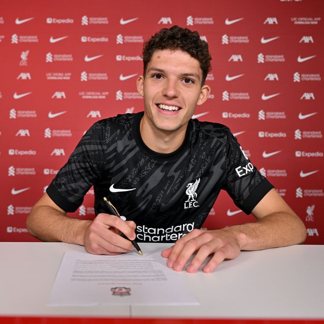 官方：利物浦簽下20歲匈牙利門將阿爾明·佩西