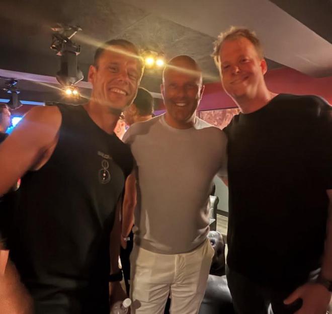 享受假期！斯洛特在西班牙伊維薩島度假，欣賞知名DJ演出