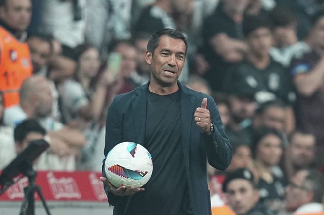 天空體育：范布隆克霍斯特在談判加入斯洛特教練組