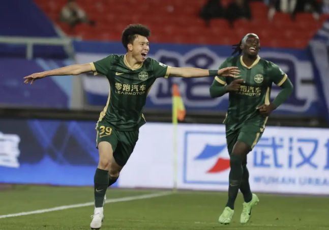 18歲王鈺棟鋒芒初露！完成國足首秀和中超首球，或成生死戰奇兵