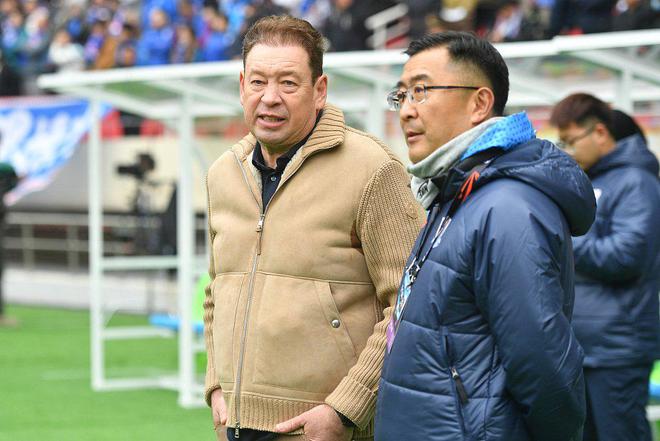 斯卢茨基：客战川崎已找到阿马杜替代者，与本田圭佑没聊亚冠