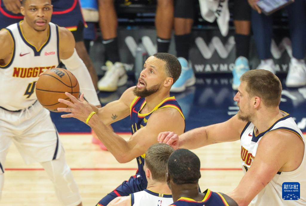 NBA常规赛：勇士胜掘金