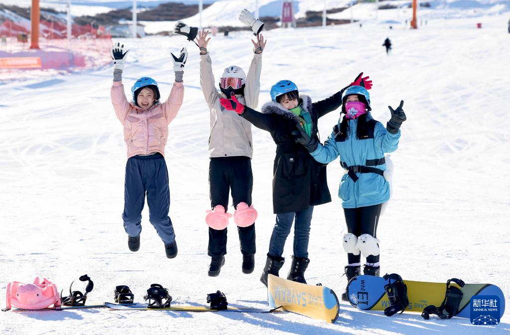 新华全媒+丨冰雪运动成就新疆文旅新名片