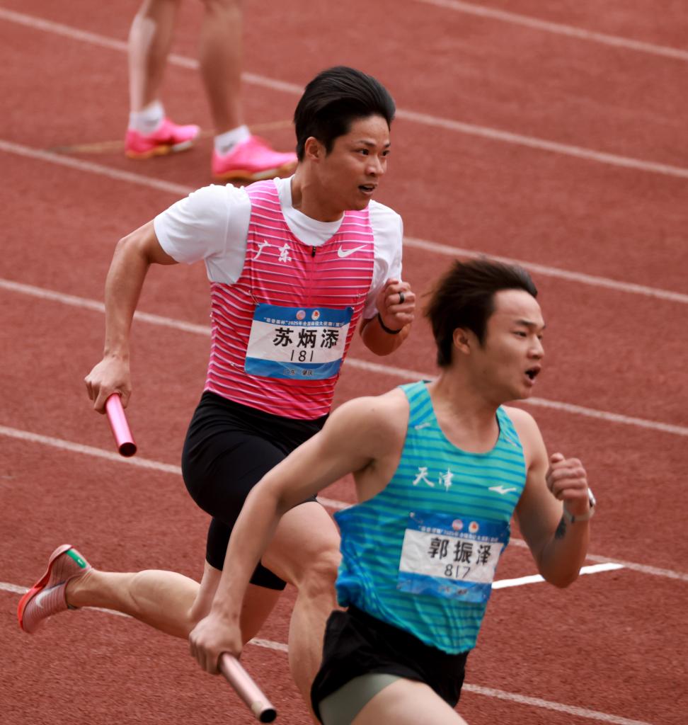 为了队伍，他还跑得动！百米弃赛后苏炳添接力夺冠