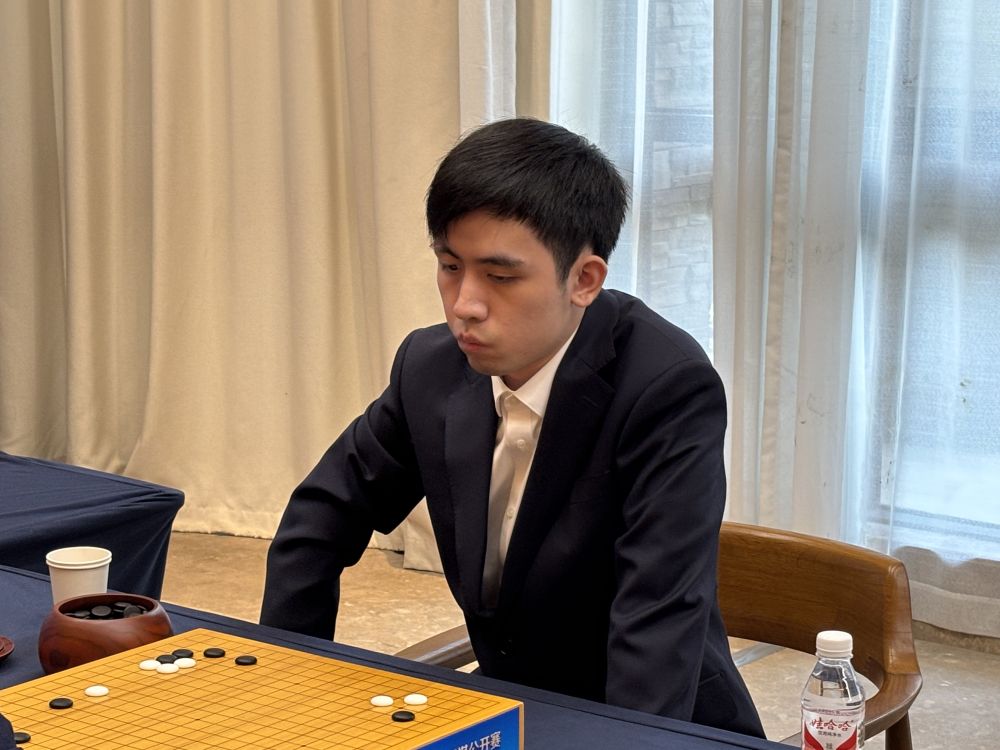 “北海新绎杯”世界围棋公开赛决赛：王星昊首盘获胜