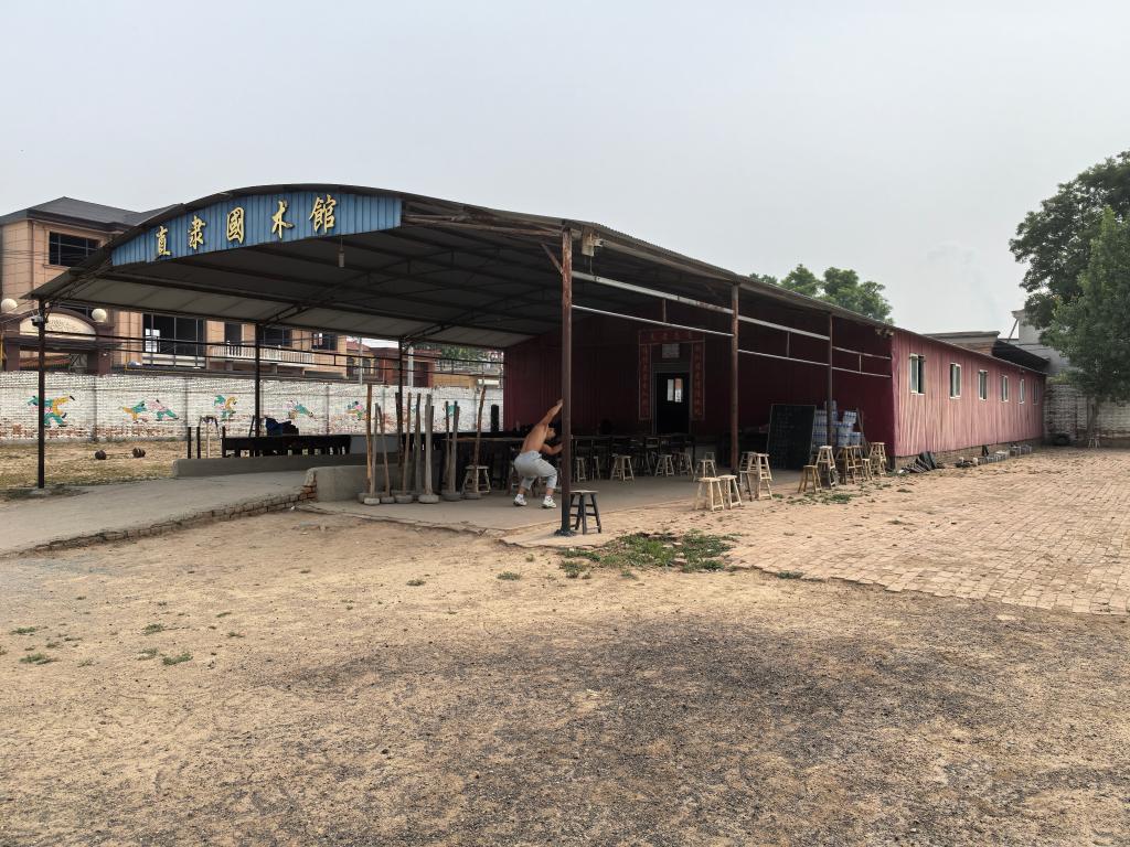 追光丨鐵皮房、土操場，這有一座“筑夢”摔跤館