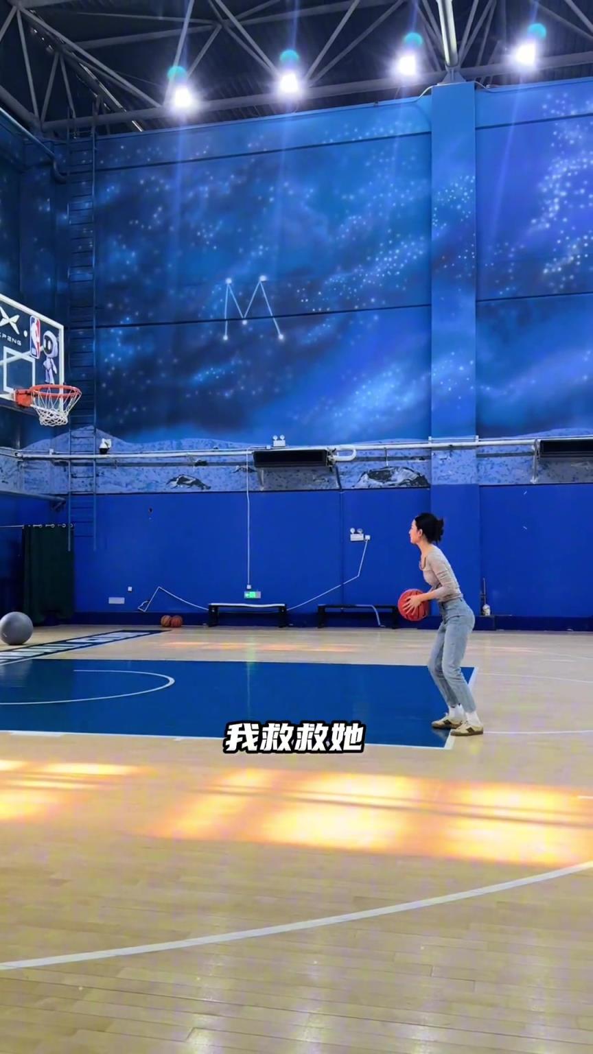 不是，球咋還給美女順走了呢哥？