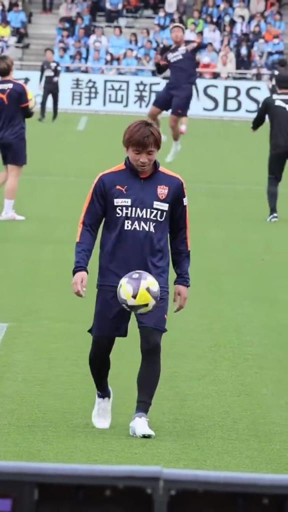 看看日本前国脚乾贵士的颠球！这节奏太舒服了