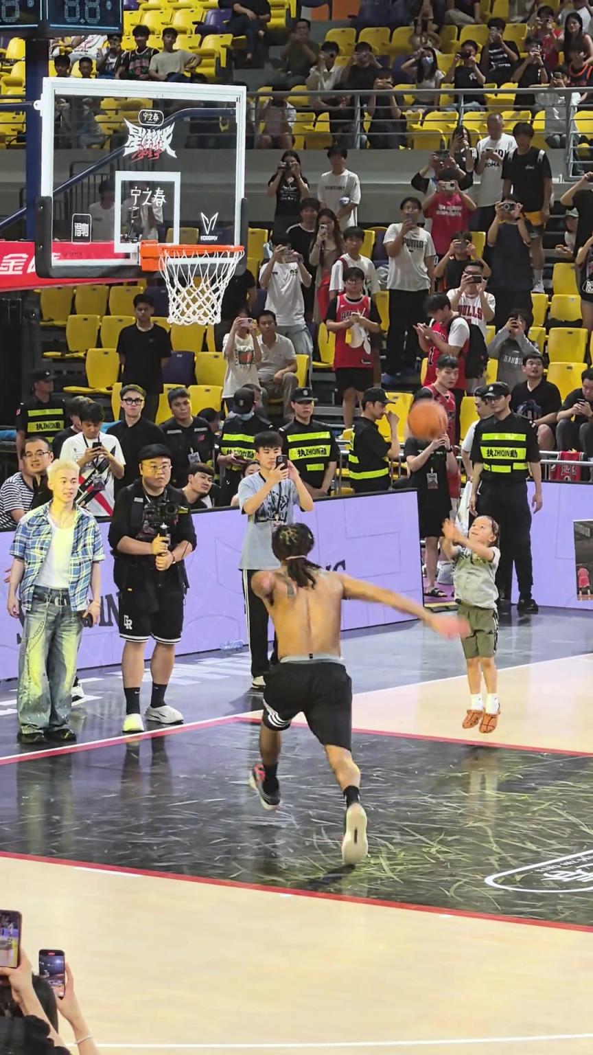 新球迷只看到跳不起来的罗斯，老球迷才知道他是飞天遁地的MVP