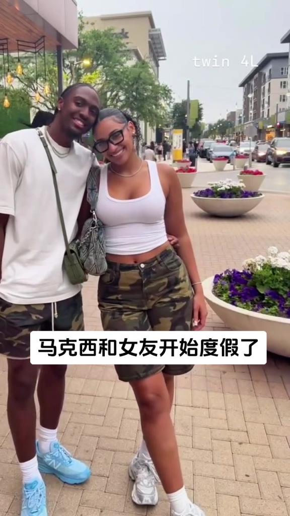 钓鱼不香吗无缘季后赛的马克西已经和女友度假去了❤️❤️❤