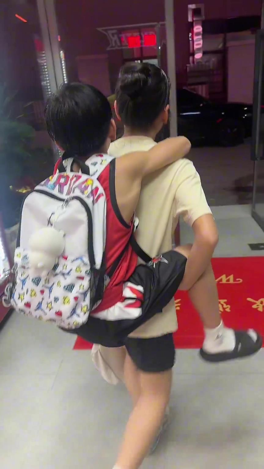 国产篮球小菜鸡打比赛有多强？