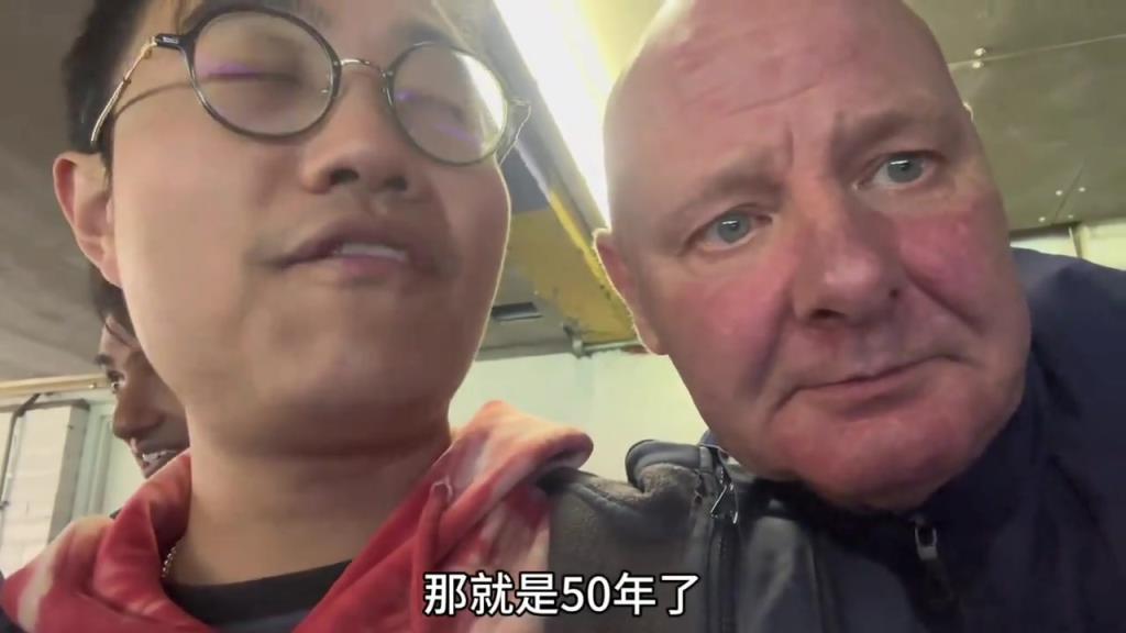 当告诉一位老埃弗顿球迷李铁在踩缝纫机时