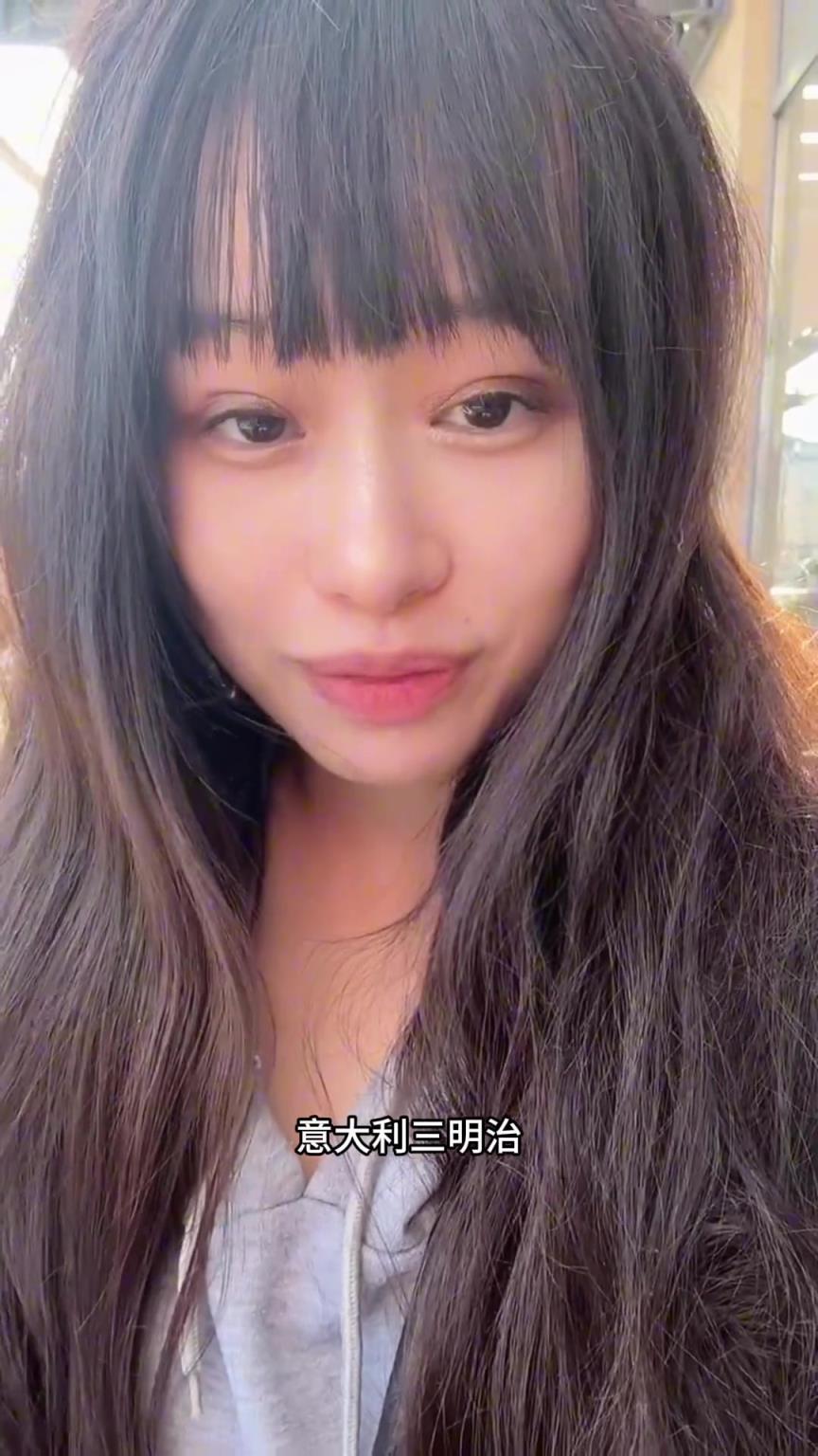 大老师：今天来吃份哈兰德同款三明治，这大小很适合他的嘴巴