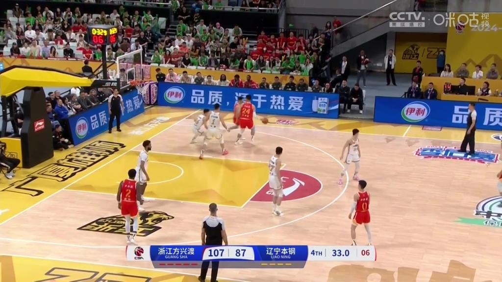震惊，这球也能进！许钟豪翻身后仰远距离中投打板压哨命中！