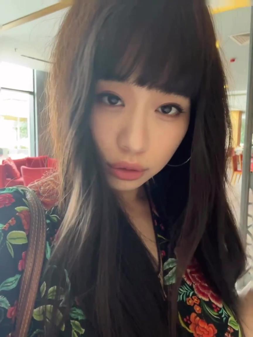 大老师性感自拍~这样看还真有点像海淀蔡依林