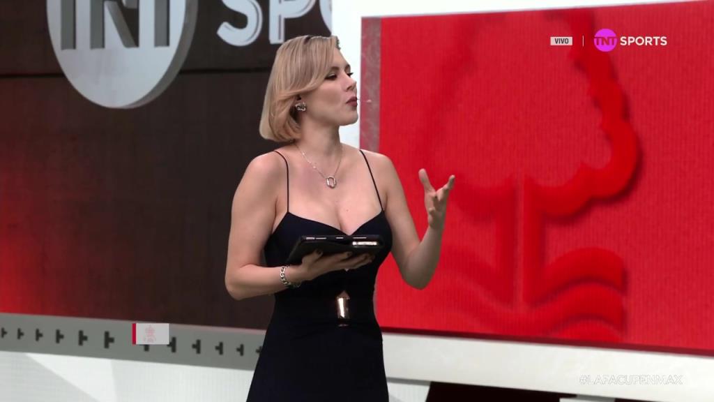足总杯半决赛大家熟悉的女主持人又来了
