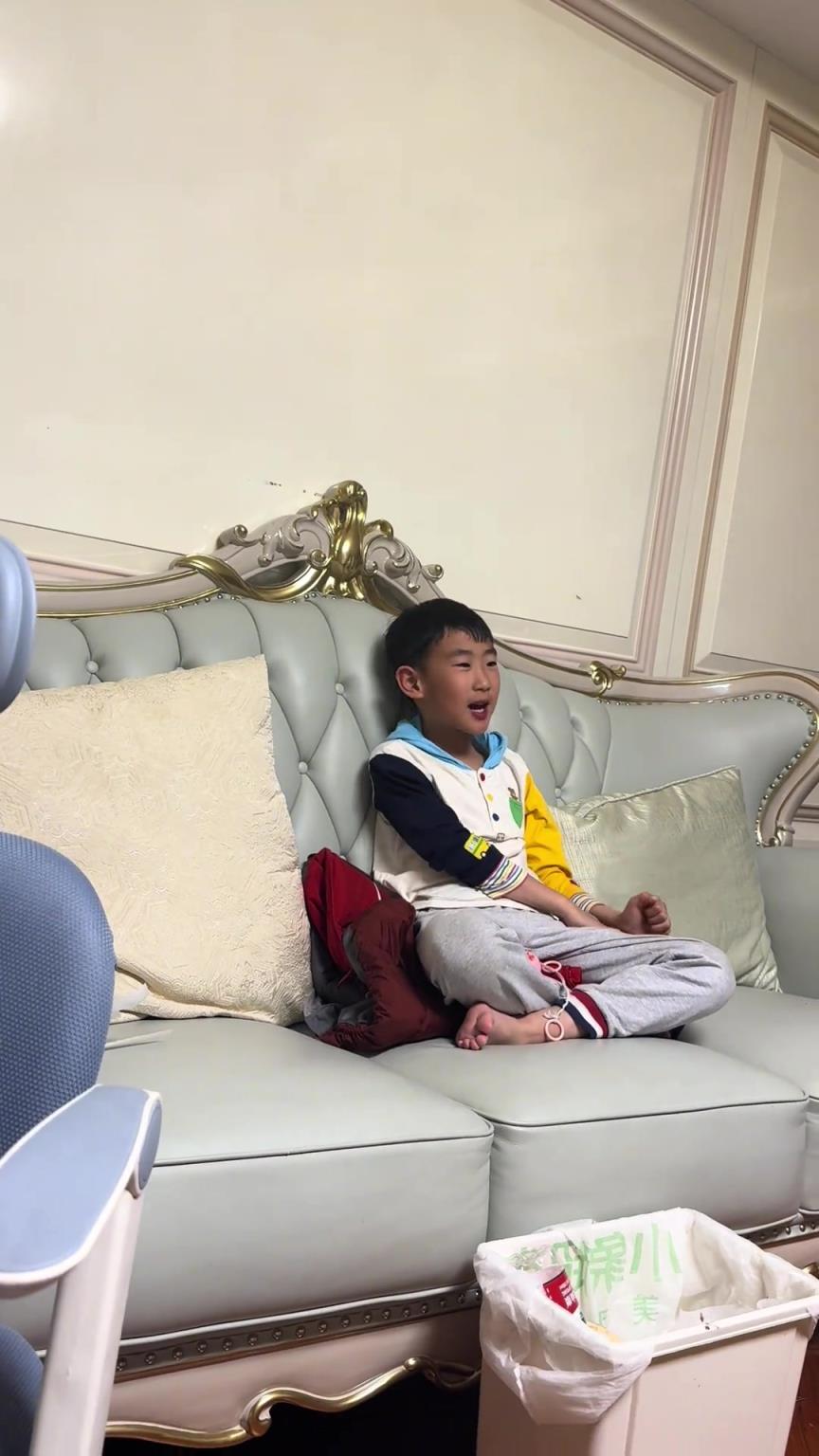 周琦儿子：曾凡博跟爸爸他们替胡明轩赢了 very good！