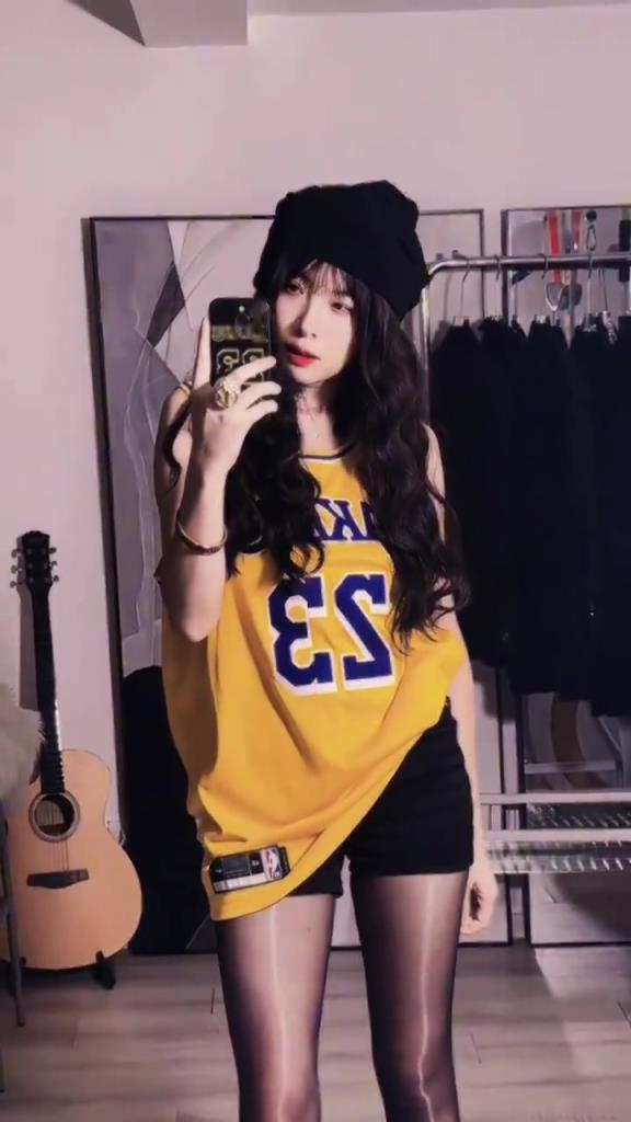詹密里边从来不缺美女