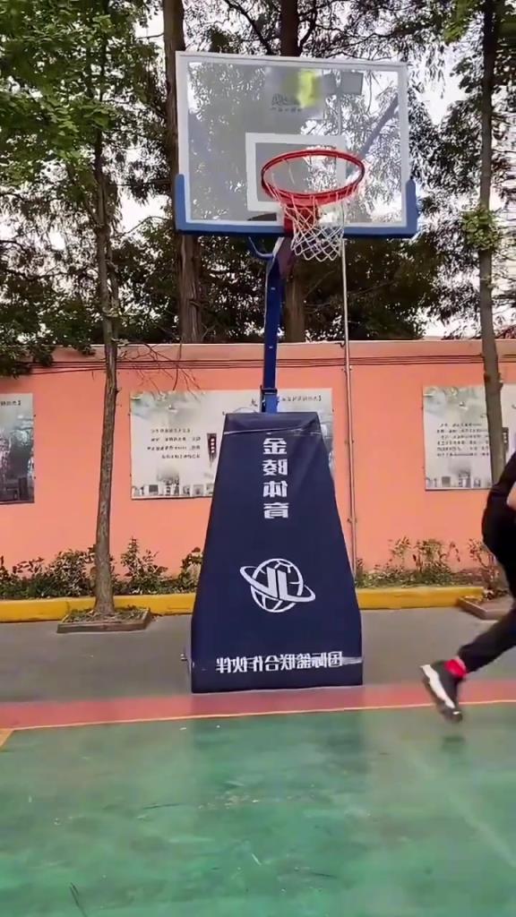 姑娘这身体天赋打球不是无敌了？