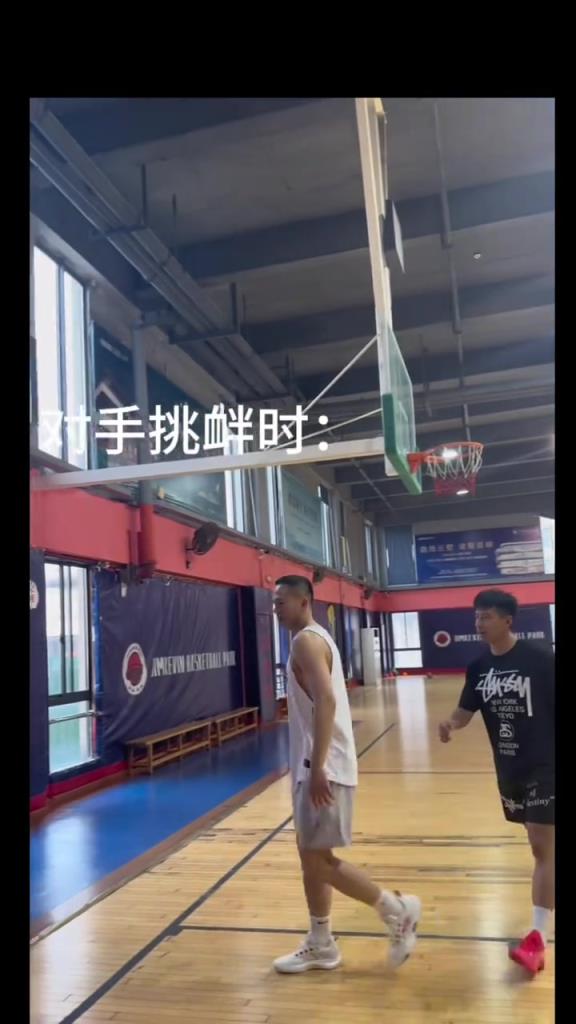 当年科比被球砸不眨眼，如果换做是这招呢？