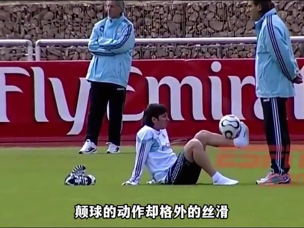 天赋尽显！梅西早期颠球视频流出，真的太丝滑了！