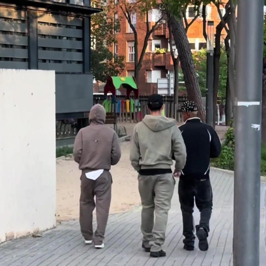 哪里来的街溜子！西班牙停电期间加维、福特与亚马尔现身街头