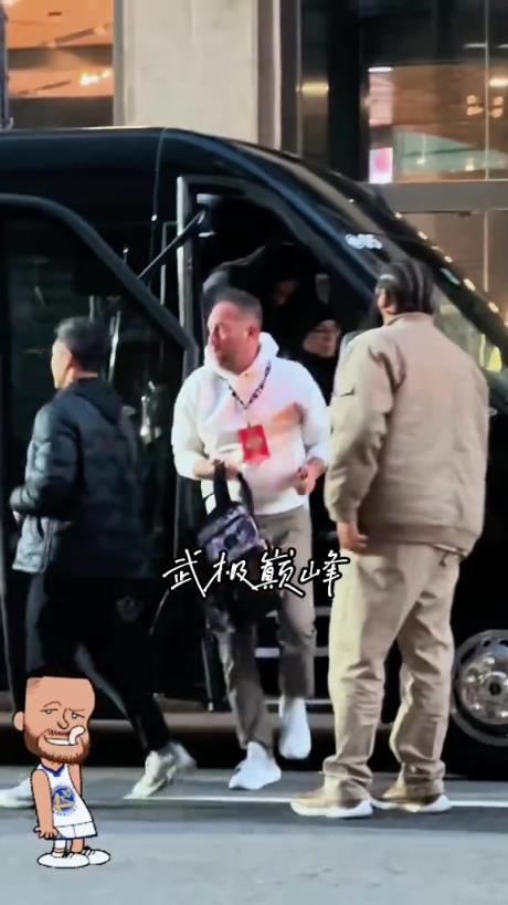 太会节约了，库里这座驾拉的人就是多呀！