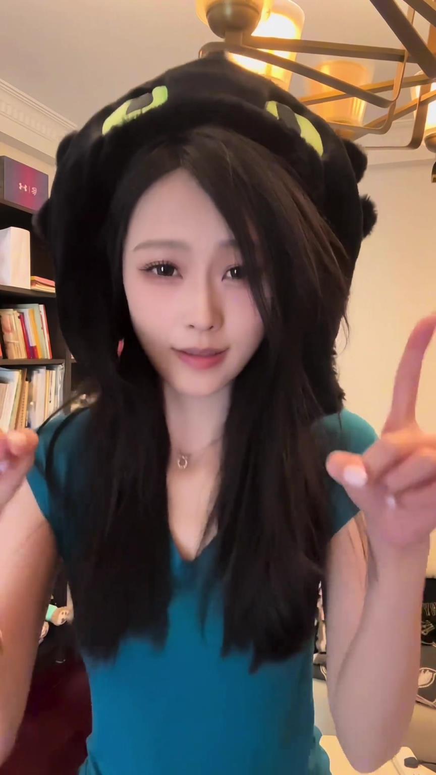 女主播辰辰妆前妆后对比，明明素颜好看很多