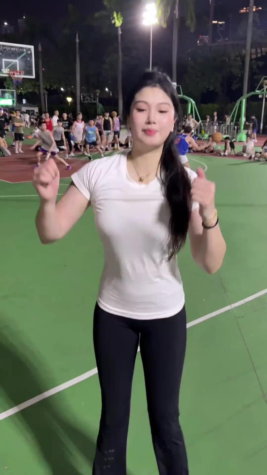 這你能防住嗎？中國卡戴珊肘姐：來感受一下深圳的強度~